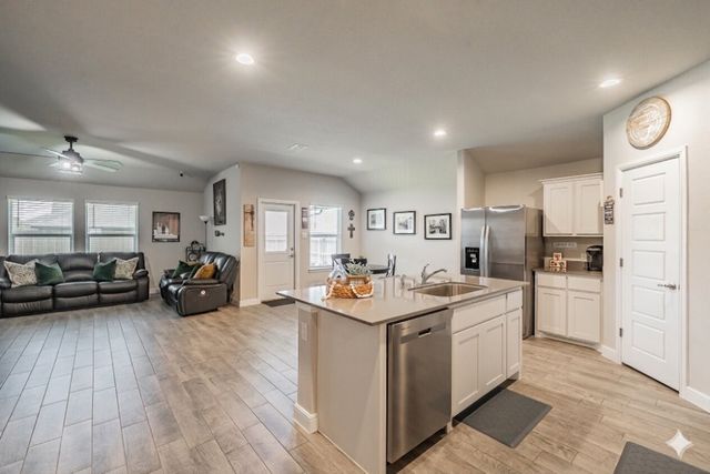 713 Breckenridge Park Drive, Alvarado, TX 76009