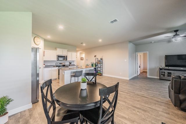 713 Breckenridge Park Drive, Alvarado, TX 76009