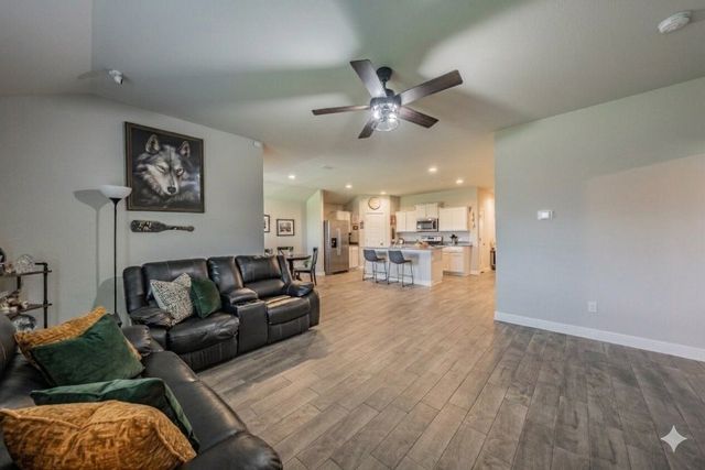 713 Breckenridge Park Drive, Alvarado, TX 76009