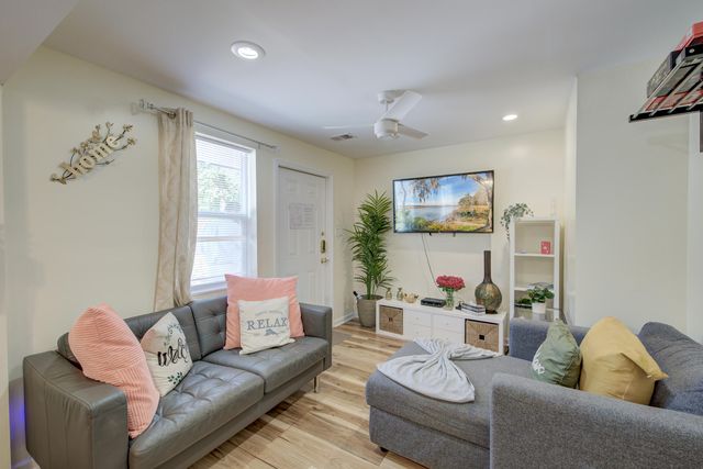 2128 Courtland Avenue, Charleston, SC 29403