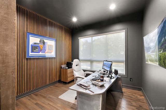 16281 Buckingham Avenue, Beverly Hills Village, MI 48025