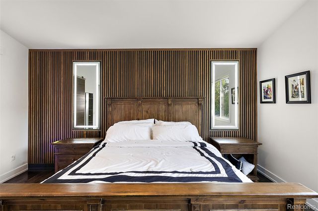 16281 Buckingham Avenue, Beverly Hills Village, MI 48025