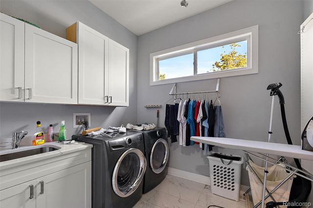 16281 Buckingham Avenue, Beverly Hills Village, MI 48025