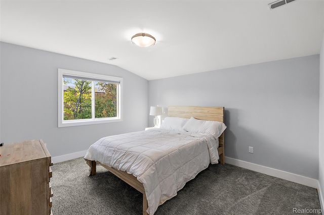 16281 Buckingham Avenue, Beverly Hills Village, MI 48025