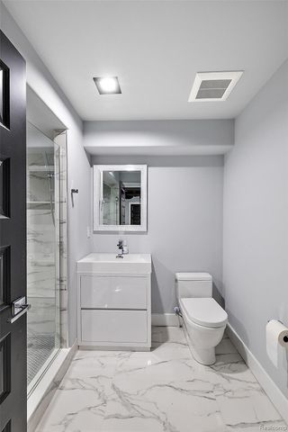 16281 Buckingham Avenue, Beverly Hills Village, MI 48025