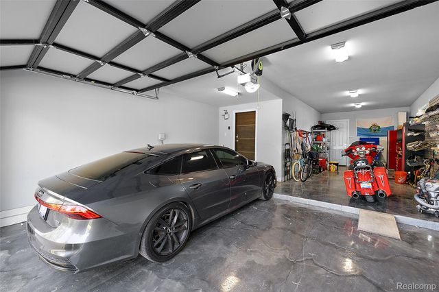 16281 Buckingham Avenue, Beverly Hills Village, MI 48025