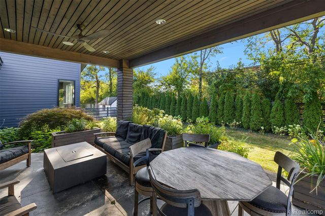 16281 Buckingham Avenue, Beverly Hills Village, MI 48025