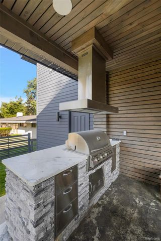 16281 Buckingham Avenue, Beverly Hills Village, MI 48025