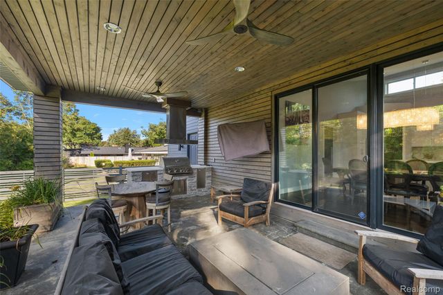 16281 Buckingham Avenue, Beverly Hills Village, MI 48025