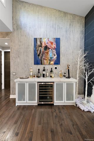 16281 Buckingham Avenue, Beverly Hills Village, MI 48025