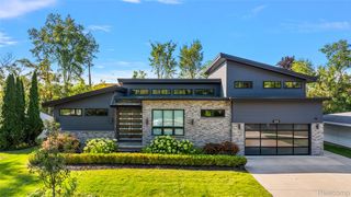 16281 Buckingham Avenue, Beverly Hills Village, MI 48025