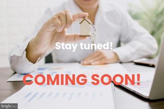 8095 LACY DR #304, Manassas, VA 20109