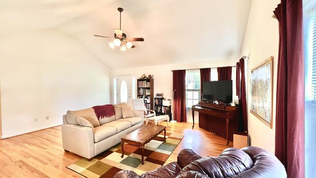 153 Commodore Cir, Summertown, TN 38483