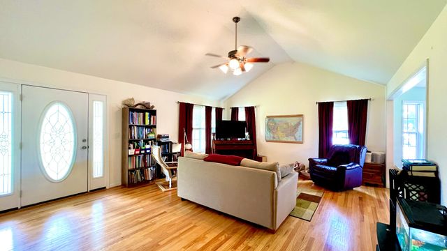 153 Commodore Cir, Summertown, TN 38483