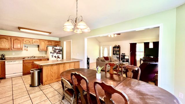 153 Commodore Cir, Summertown, TN 38483