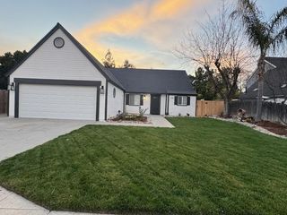 1242 Douglas Avenue, Clovis, CA 93611