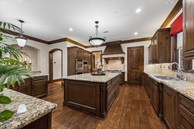 11909 Knippwood Lane, Bunker Hill Village, TX 77024