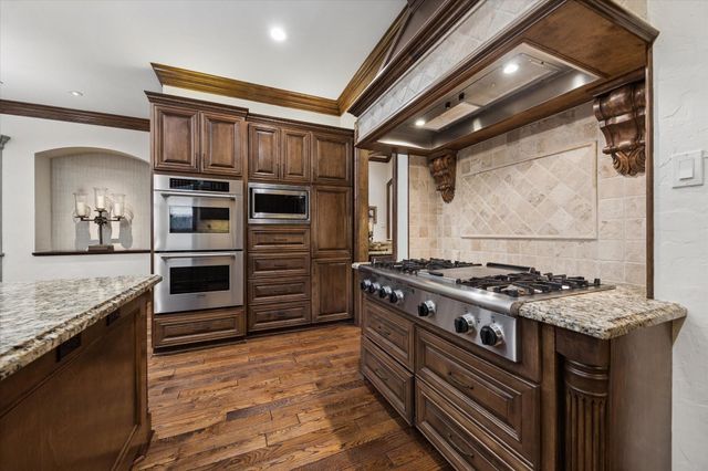 11909 Knippwood Lane, Bunker Hill Village, TX 77024