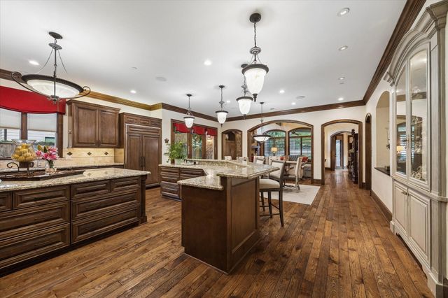 11909 Knippwood Lane, Bunker Hill Village, TX 77024