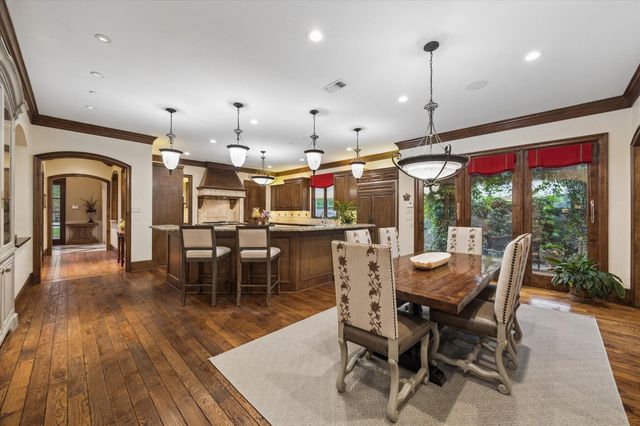 11909 Knippwood Lane, Bunker Hill Village, TX 77024