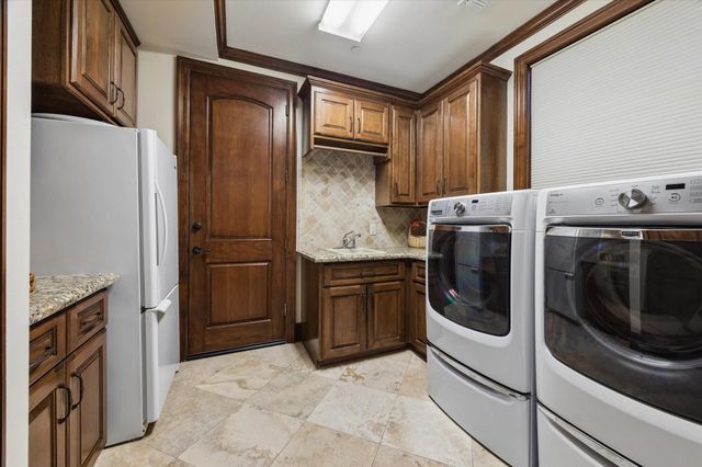 11909 Knippwood Lane, Bunker Hill Village, TX 77024