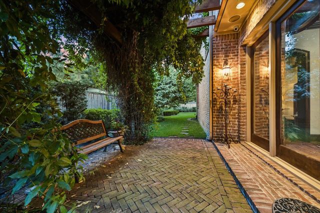 11909 Knippwood Lane, Bunker Hill Village, TX 77024