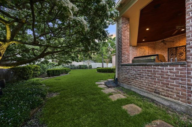 11909 Knippwood Lane, Bunker Hill Village, TX 77024