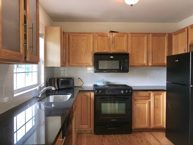 104 Lesley Lane, Crystal Lake, IL 60014