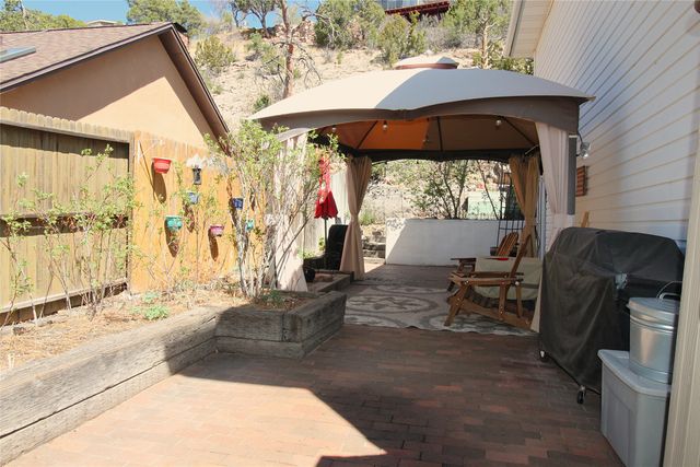 1346 Big Rock Loop, Los Alamos, NM 87544