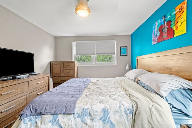 8819 N Wisner Street 2, Niles, IL 60714