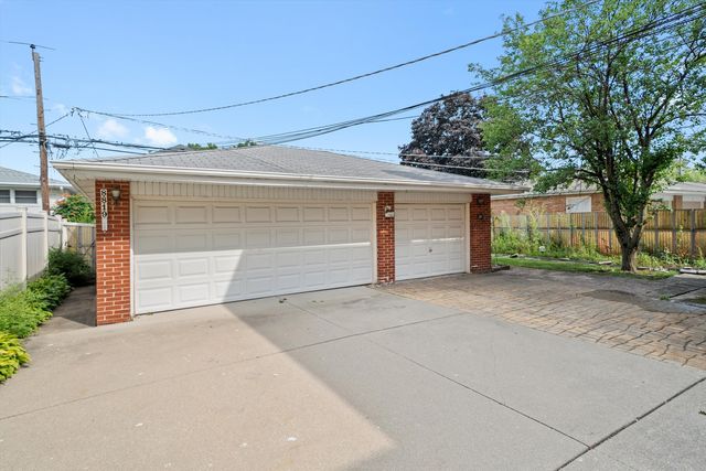 8819 N Wisner Street 2, Niles, IL 60714