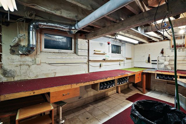 1409 Hillsboro Avenue N, Golden Valley, MN 55427