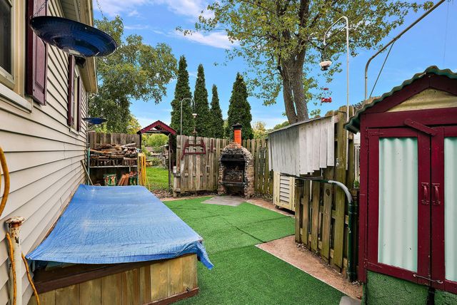 1409 Hillsboro Avenue N, Golden Valley, MN 55427