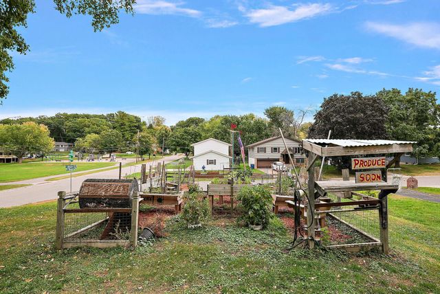 1409 Hillsboro Avenue N, Golden Valley, MN 55427