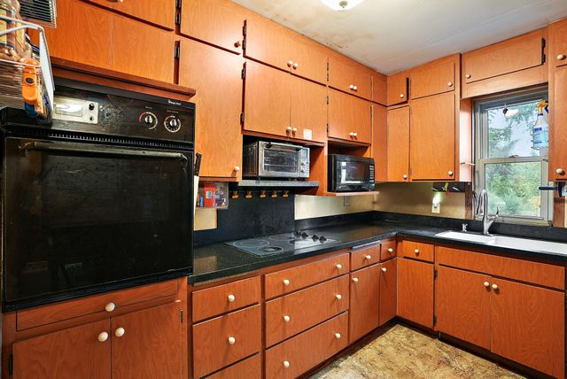 1409 Hillsboro Avenue N, Golden Valley, MN 55427