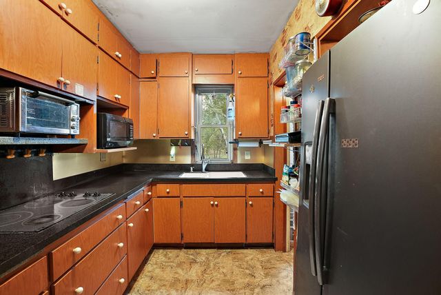 1409 Hillsboro Avenue N, Golden Valley, MN 55427