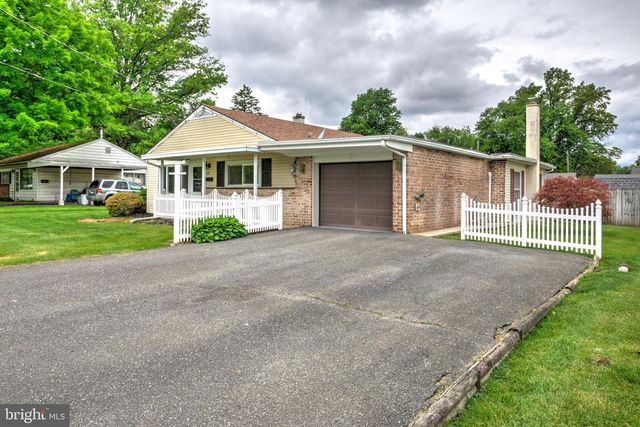 11 CONOY RD, Landisville, PA 17538