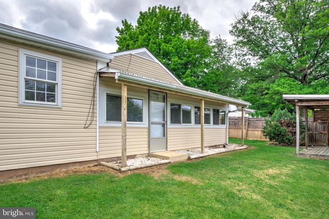 11 CONOY RD, Landisville, PA 17538