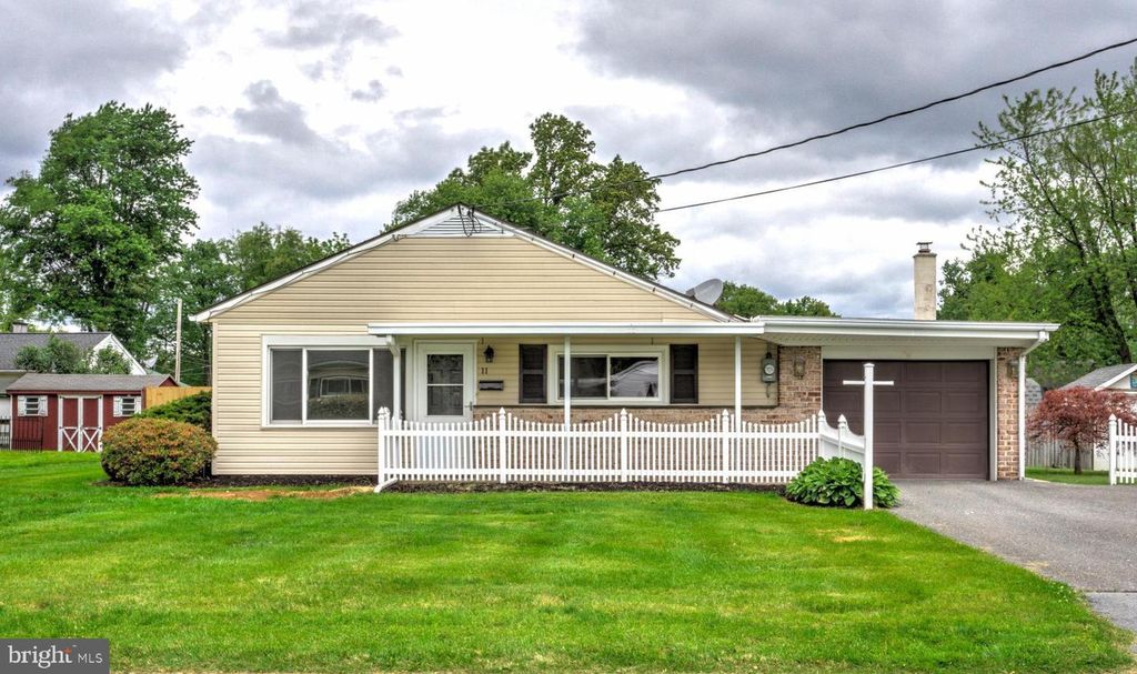 11 CONOY RD, Landisville, PA 17538