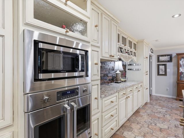 6079 Wonder Drive, Fort Worth, TX 76133