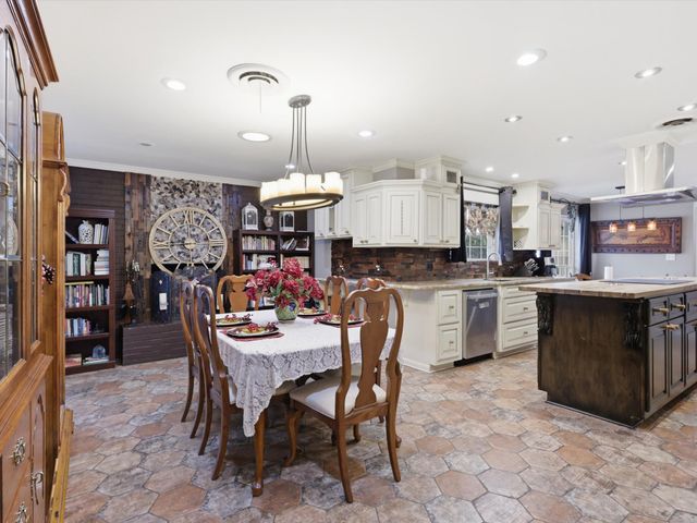 6079 Wonder Drive, Fort Worth, TX 76133
