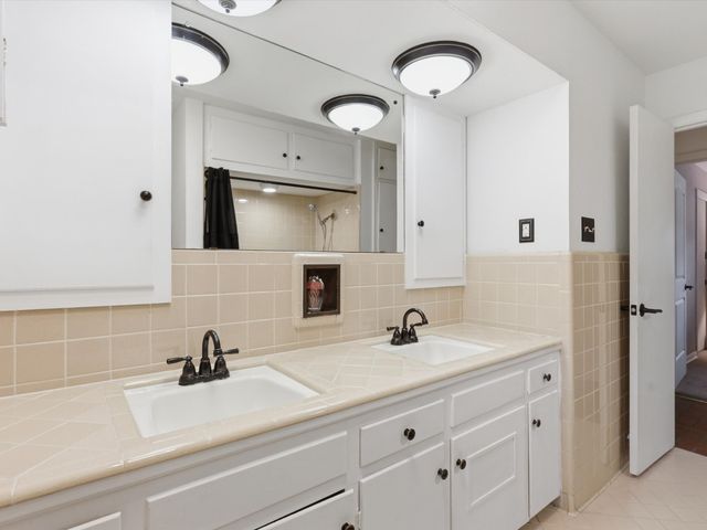 6079 Wonder Drive, Fort Worth, TX 76133