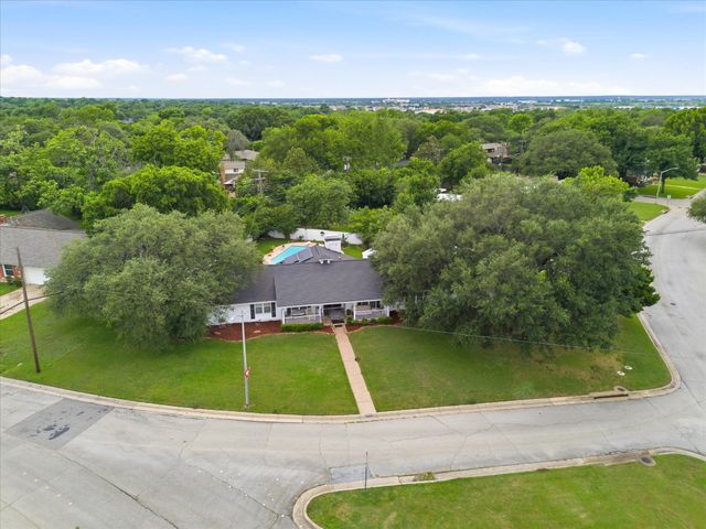 6079 Wonder Drive, Fort Worth, TX 76133