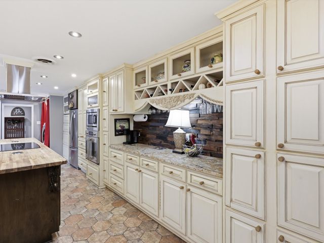 6079 Wonder Drive, Fort Worth, TX 76133