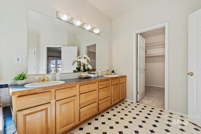 7825 S Chisum Way, Meridian, ID 83642