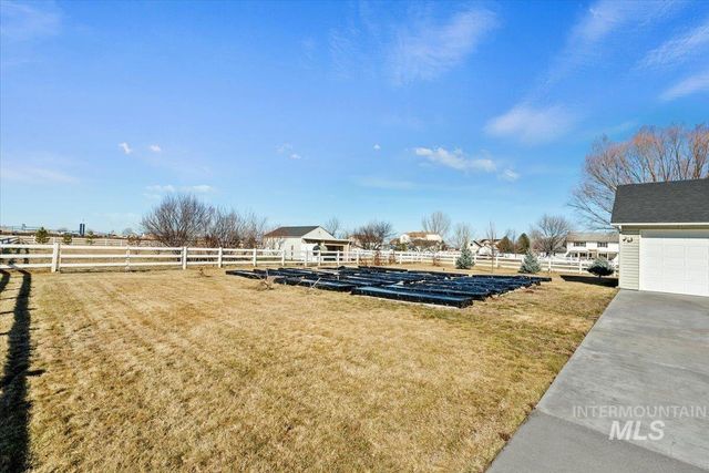 7825 S Chisum Way, Meridian, ID 83642