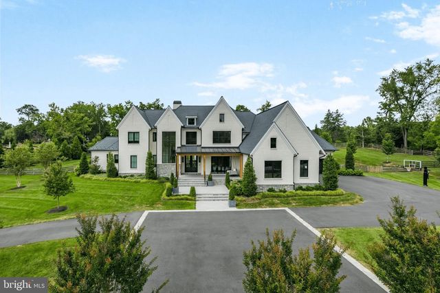 9910 DEERFIELD POND DR, Great Falls, VA 22066