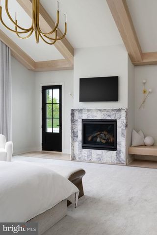 9910 DEERFIELD POND DR, Great Falls, VA 22066
