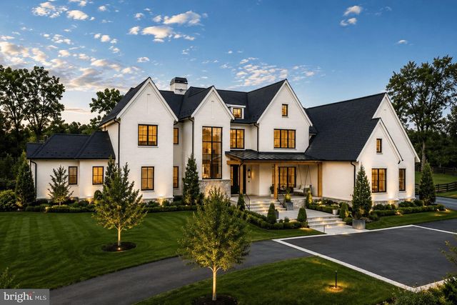 9910 DEERFIELD POND DR, Great Falls, VA 22066