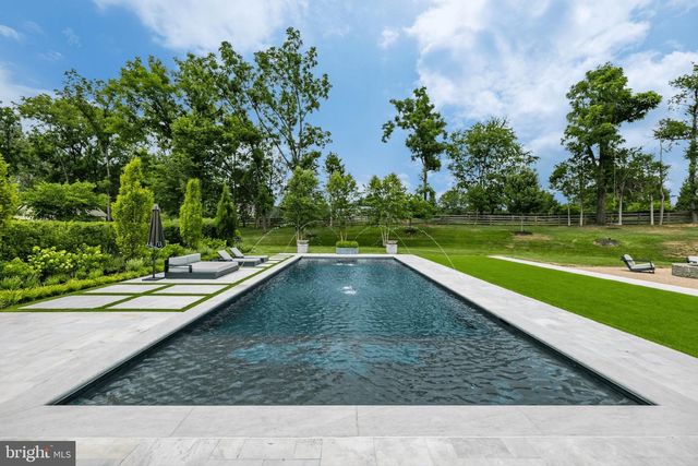 9910 DEERFIELD POND DR, Great Falls, VA 22066